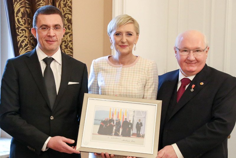 Pierwsza Dama spotkała się z fotografem i nabywcą słynnego zdjęcia z ŚDM.