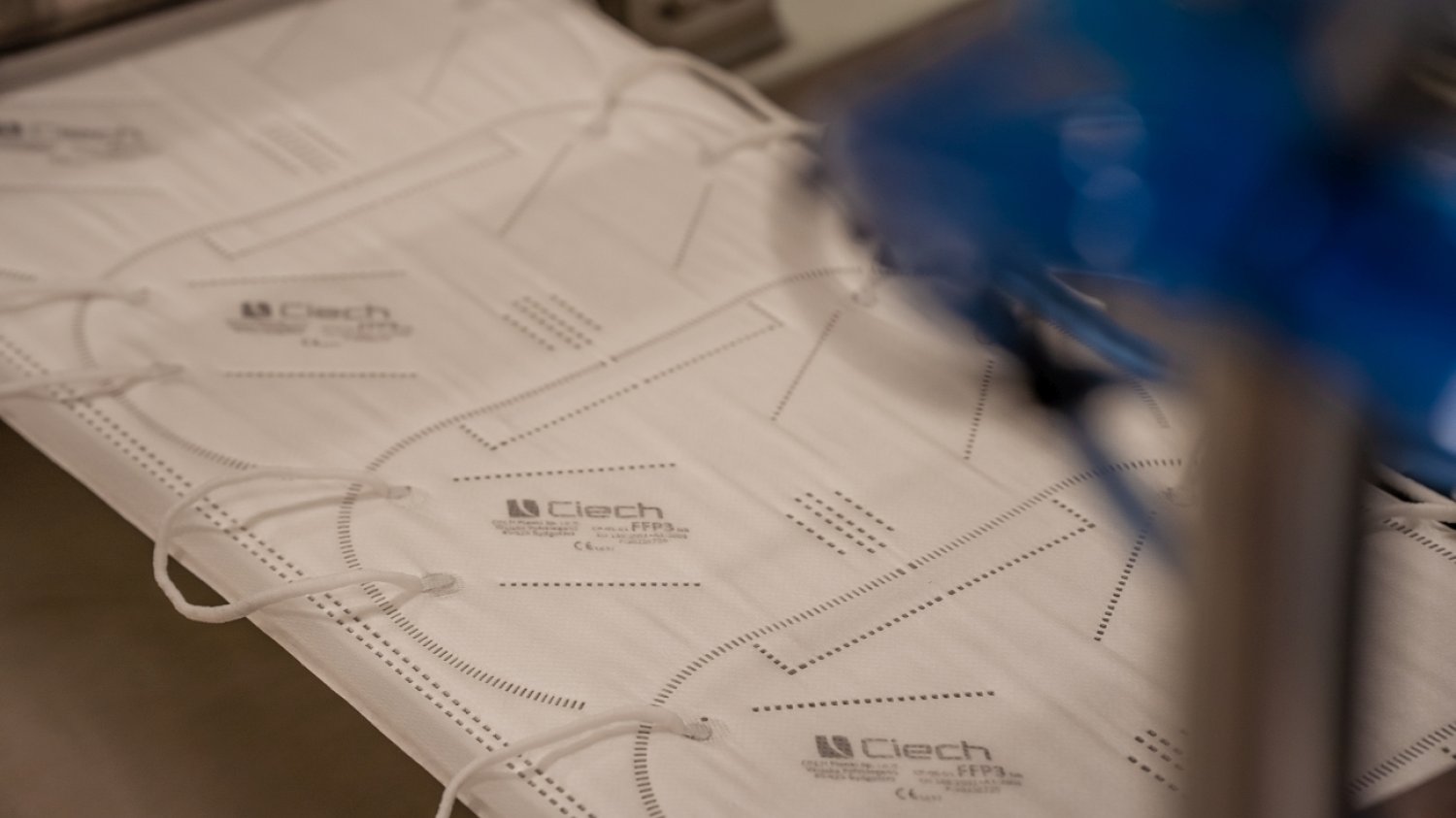 CIECH Pianki w Bydgoszczy, spółka należąca do Grupy CIECH, to jeden z największych producentów pianek poliuretanowych w Polsce. Od 2020 roku spółka produkuje również wysokiej jakości certyfikowane maseczki ochronne klasy FFP2, a od 2021 - klasy FFP3.