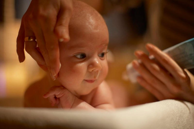 Prof. Rybiński proponuje, by rodzice dostawali w ramach stypendium demograficznego 1000 zł na każde z dzieci poniżej 18. roku życia.