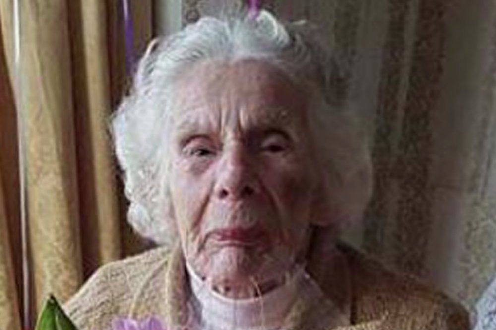 40-letni Polak Artur W. napadł na 100-latkę. Kobieta zmarła w wyniku odniesionych obrażeń.