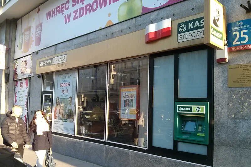 Niektórzy posłowie, którzy bronili SKOK-ów mają w nich kredyty.