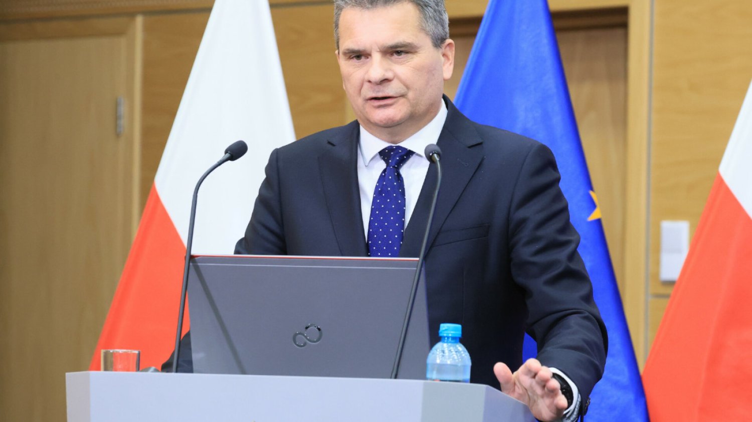 Nie tylko "dwie wieże Kaczyńskiego". Prokuratura bierze pod lupę śledztwa za czasów PiS Prokuratura Krakowa bierze pod lupę śledztwa PiS. Pokazali obszerny raport