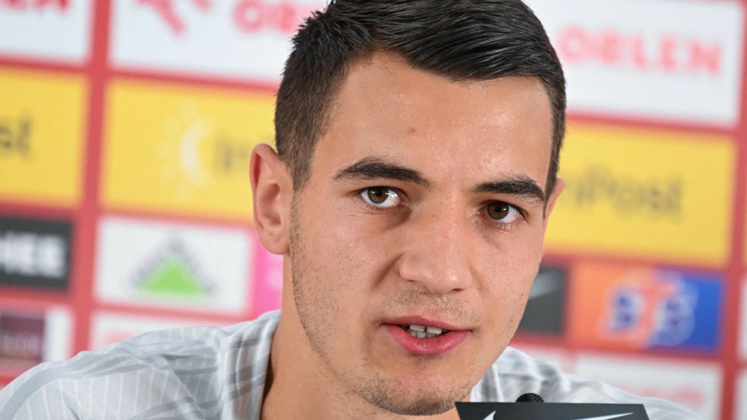 Jakub Kiwior za ponad 20 milionów euro przeniósł się z włoskiej Spezii do angielskiego Arsenalu Londyn.