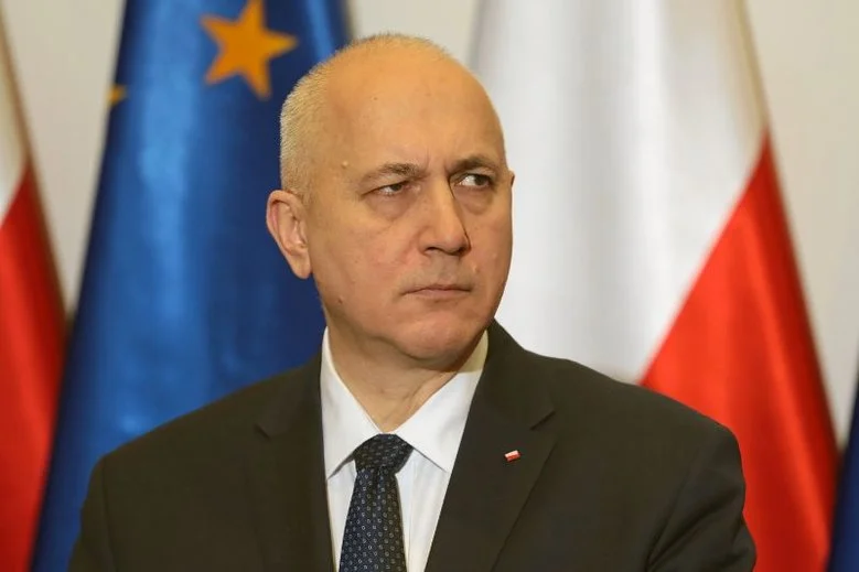Joachim Brudziński zareagował na zarzuty o rzekome spowalnianie policyjnych poszukiwań Marka Falenty