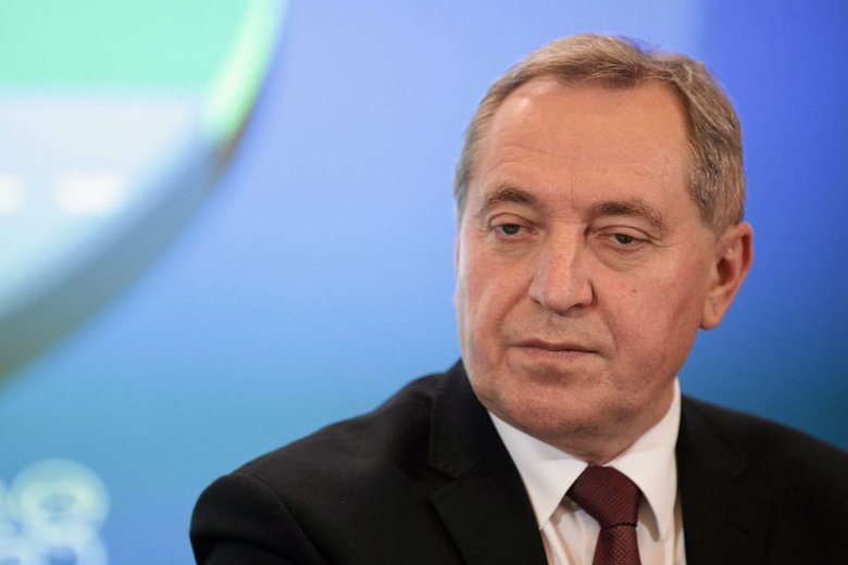 Henryk Kowalczyk założył się z Dominiką Wielowieyską. Twierdzi, że wygrał.