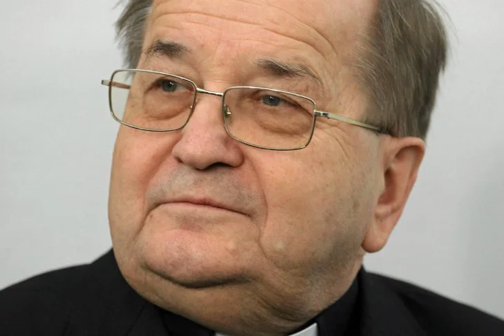 Ojciec Rydzyk tłumaczy swoją obronę bp. Edwarda Janiaka. W kazaniu nazwał go "współczesnym męczennikiem".