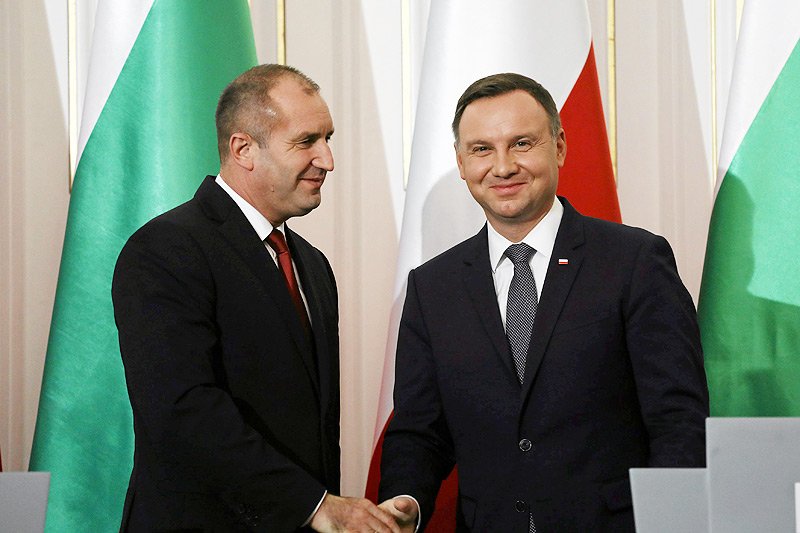 Prezydent Bułgarii Rumen Radew u boku prezydenta Andrzeja Dudy oznajmił, że należy znieść unijne sankcje wobec Rosji.