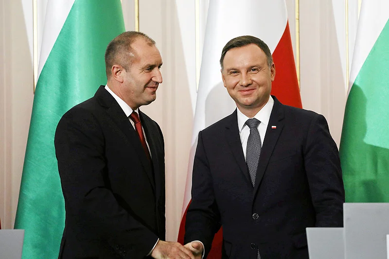 Prezydent Bułgarii Rumen Radew u boku prezydenta Andrzeja Dudy oznajmił, że należy znieść unijne sankcje wobec Rosji.