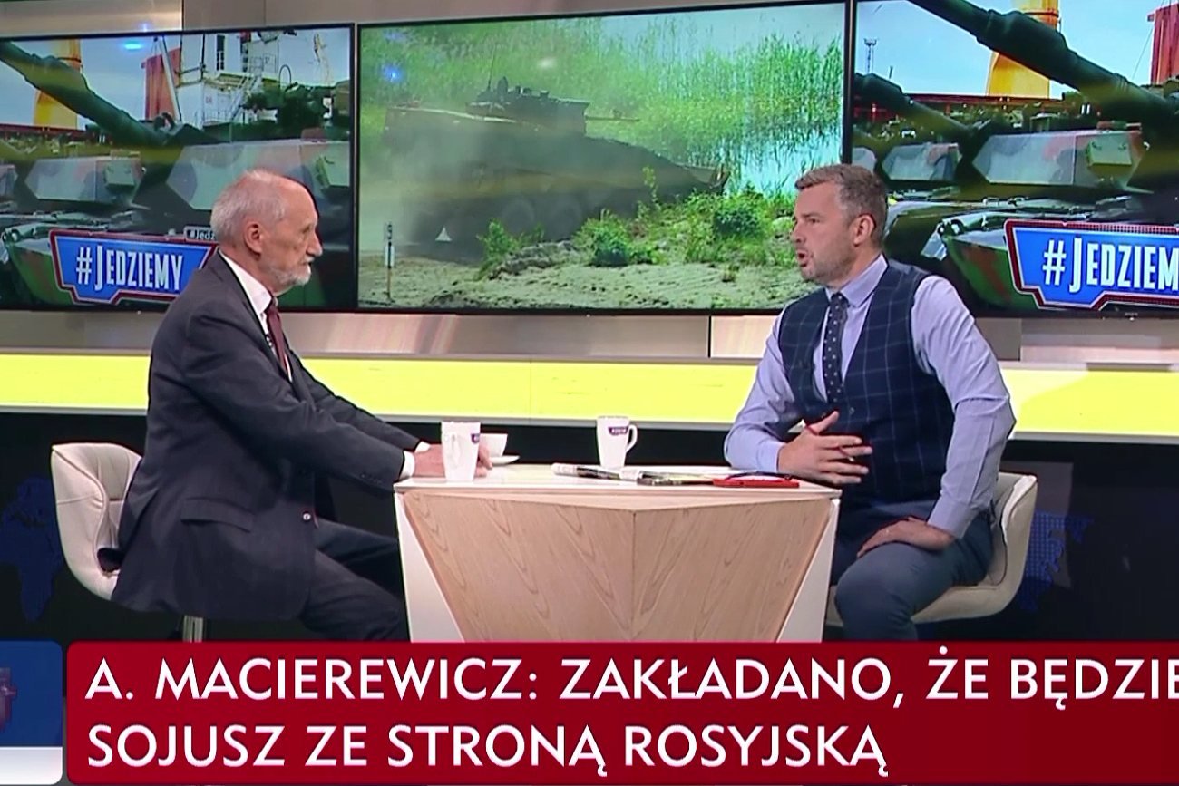 Michał Rachoń w TVP z Antonim Macierewiczem.
