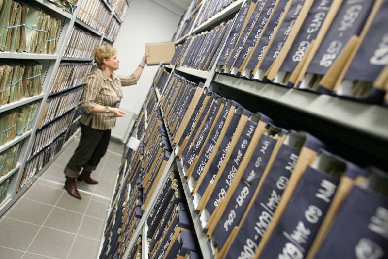 PiS na nowo otwiera dyskusję o lustracji – chce od ministerstw informacji o zatrudnianiu współpracowników służb specjalnych PRL-u.