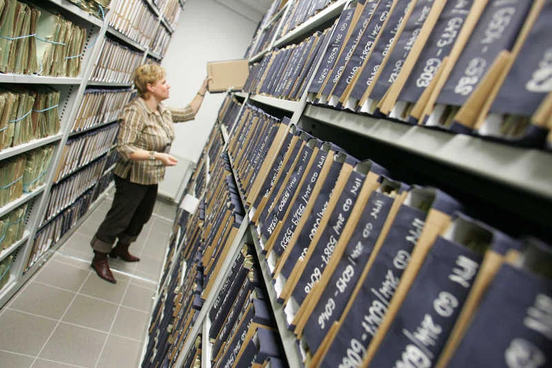 PiS na nowo otwiera dyskusję o lustracji – chce od ministerstw informacji o zatrudnianiu współpracowników służb specjalnych PRL-u.