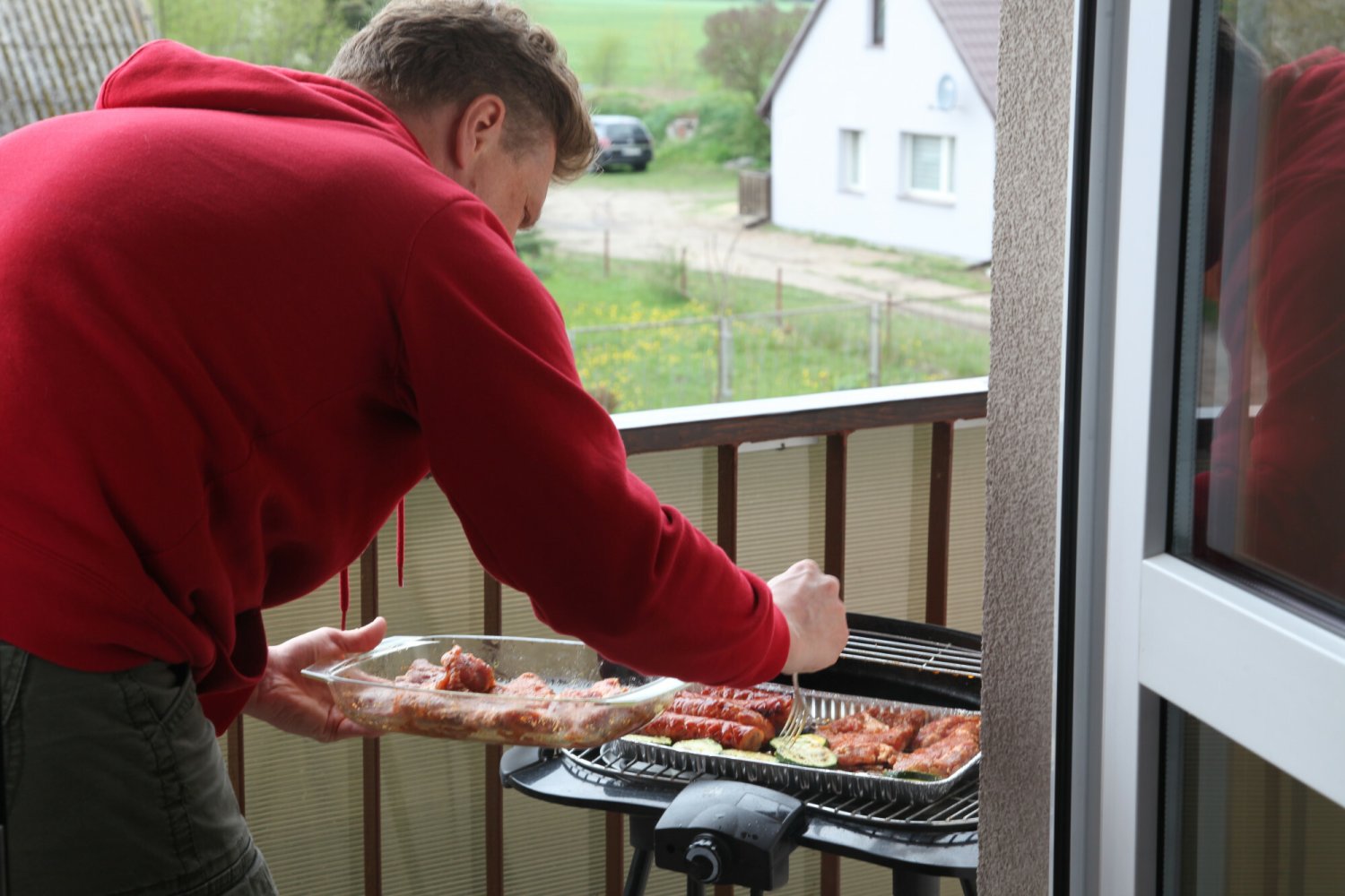 Grillowanie na tarasie i balkonie. Co mówią przepisy?