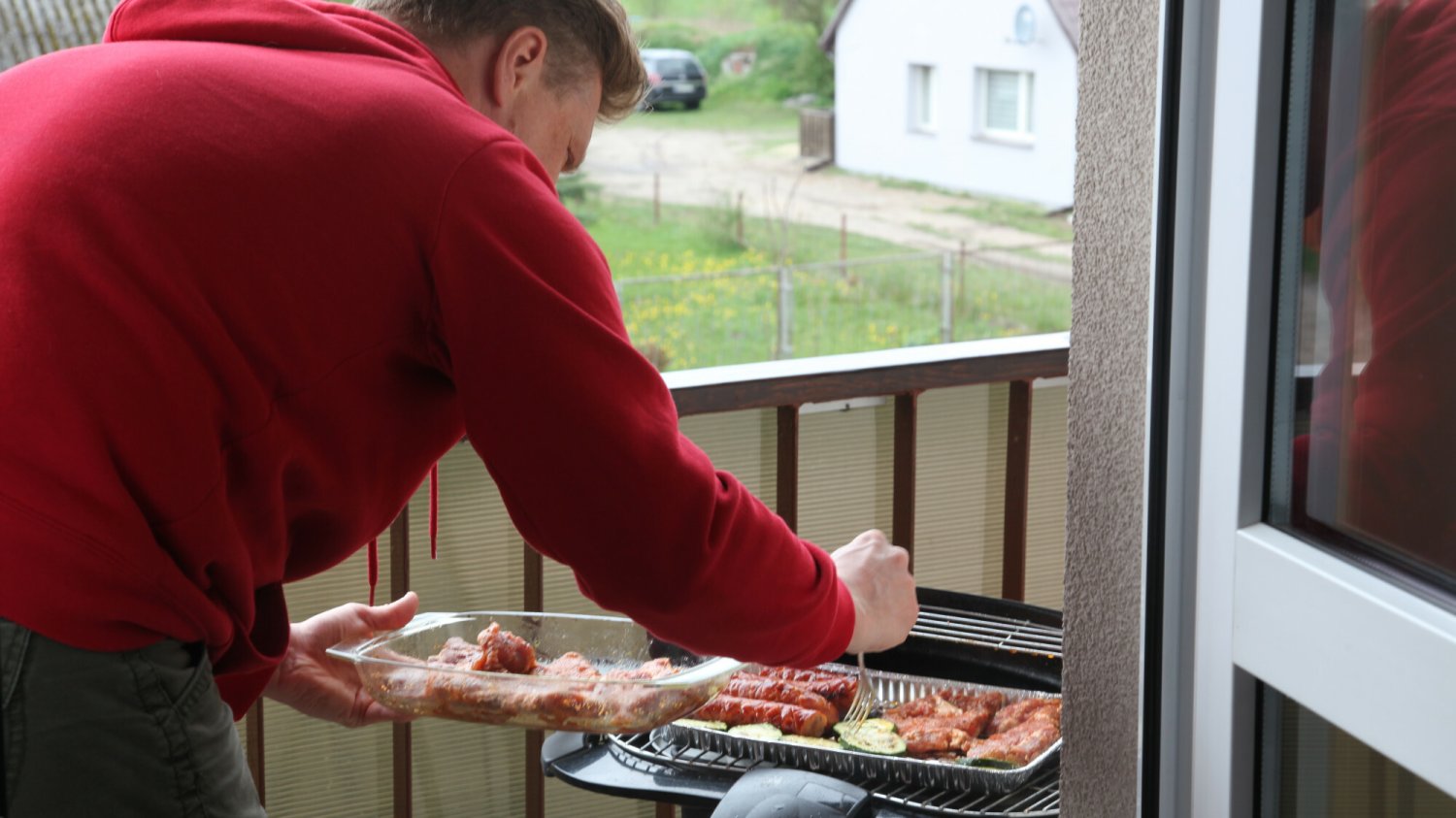 Grillowanie na tarasie i balkonie. Co mówią przepisy?