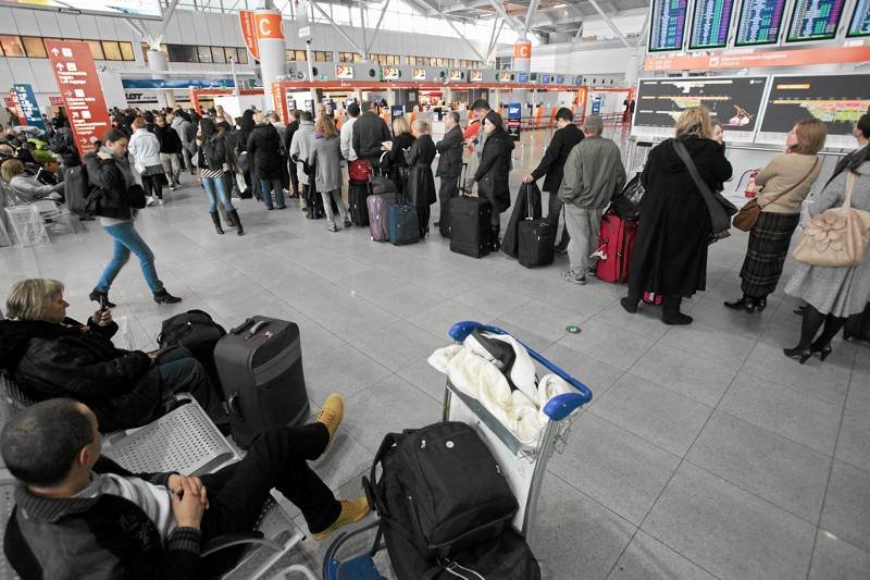 Pracownicy zewnętrznej firmy zapowiadają strajki w grudniu - to sprzeciw wobec obniżkom płac o 30 proc.