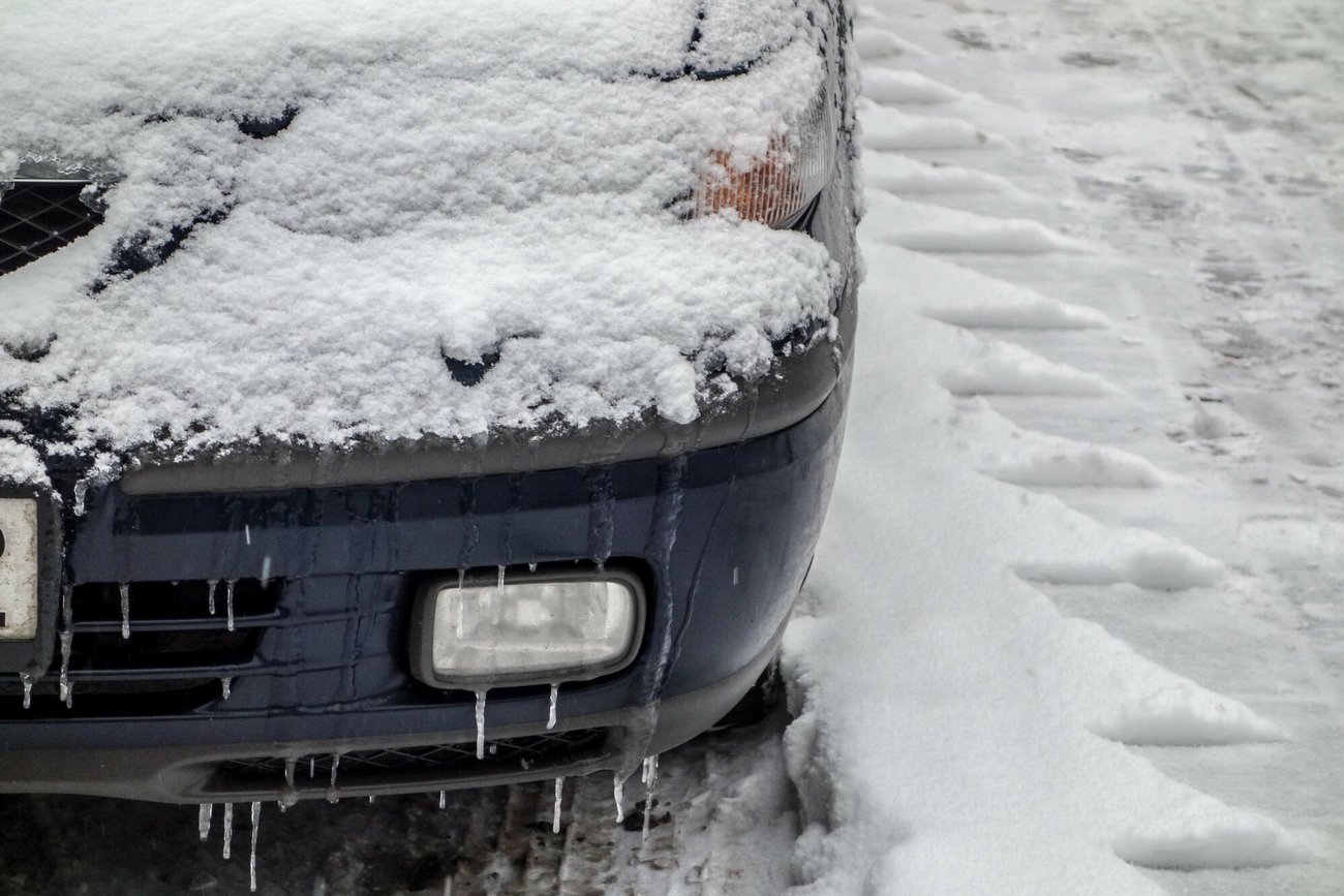 Alerty pierwszego stopnia przed intensywnymi opadami śniegu i mrożącymi opadami.