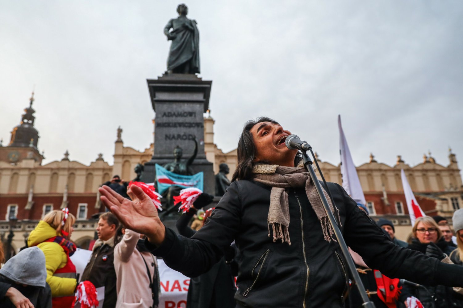 Ivan bez delfina występuje w Krakowie na proteście antyszczepionkowców przeciw "segregacji sanitarnej" (zdjęcie ilustracyjne)