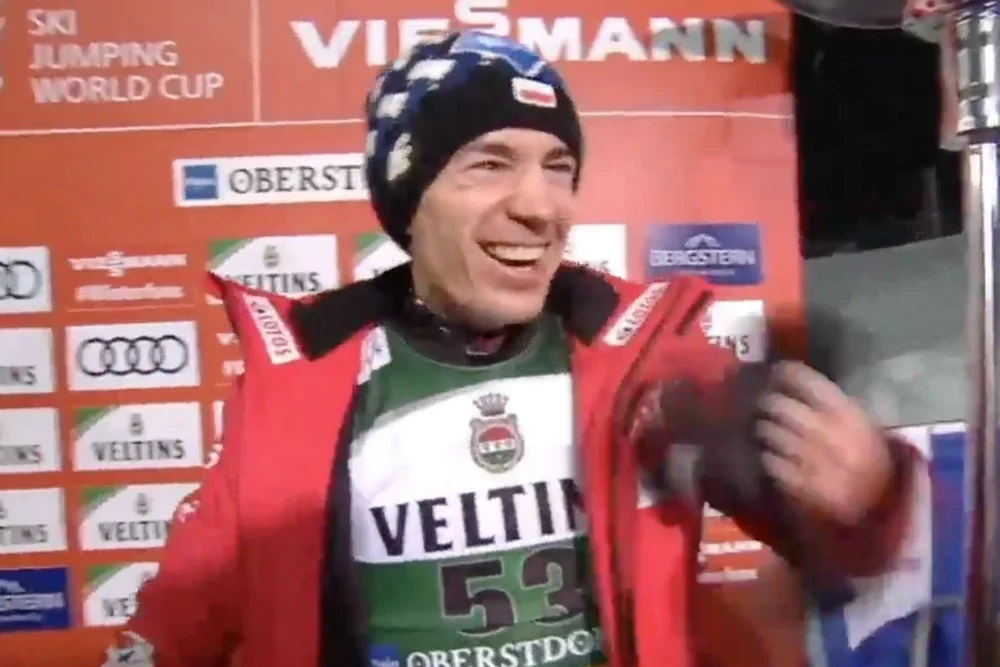 Tak Kamil Stoch cieszył się po pierwszym zwycięstwie w konkursie Pucharu Świata 2018/2019.