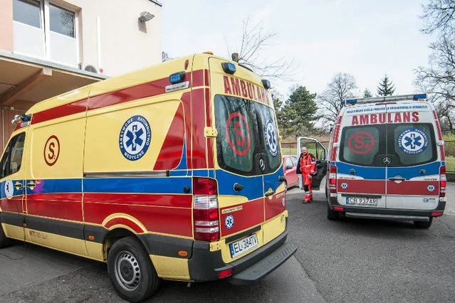 Nawet 5-6 godzin niektórzy pacjenci czekali w Święta w kolejce do lekarza. Karetki też czekały na przyjęcie.