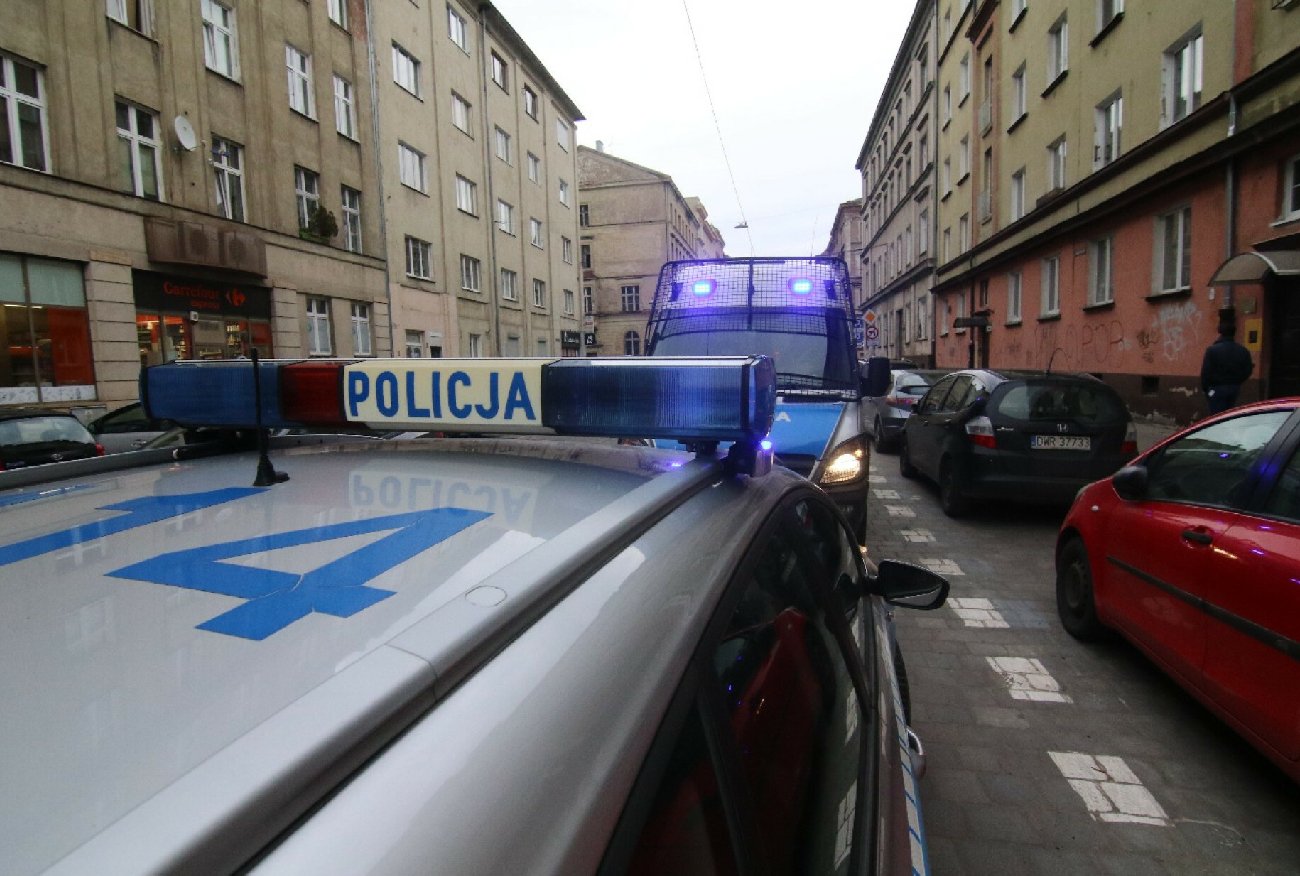 Morderstwo w Bełchatowie. Dwa ciała znaleziono w jednym z mieszkań.