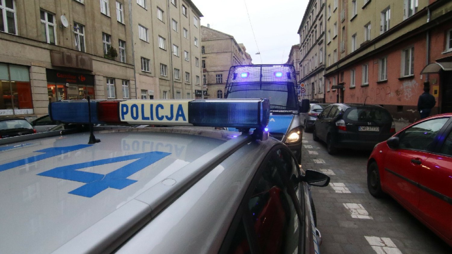 Morderstwo w Bełchatowie. Dwa ciała znaleziono w jednym z mieszkań.