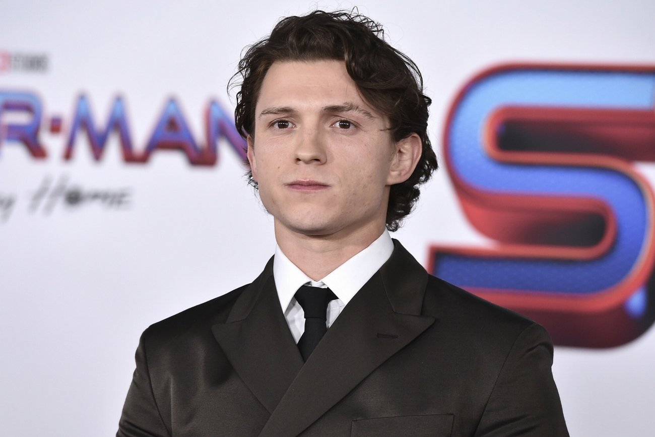 Tom Holland chciał nagrać film o młodości Jamesa Bonda.