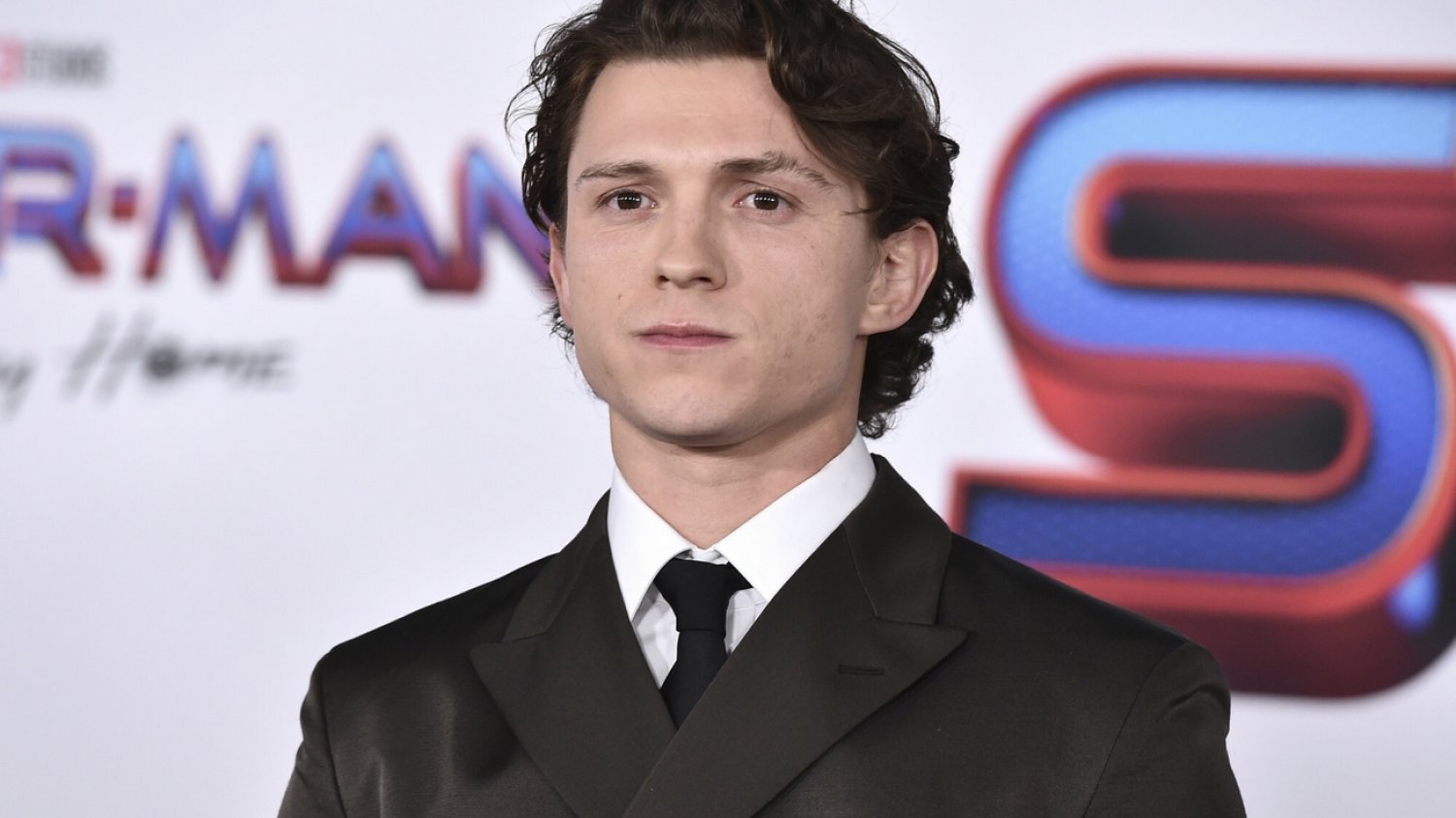 Tom Holland chciał nagrać film o młodości Jamesa Bonda.
