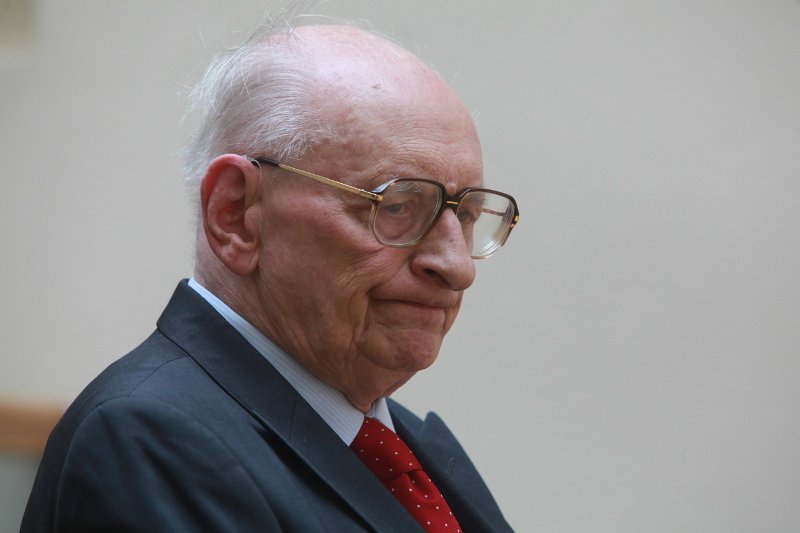 A jednak będzie Rondo Władysława Bartoszewskiego w Krapkowicach - stosowna uchwała została podpisana.