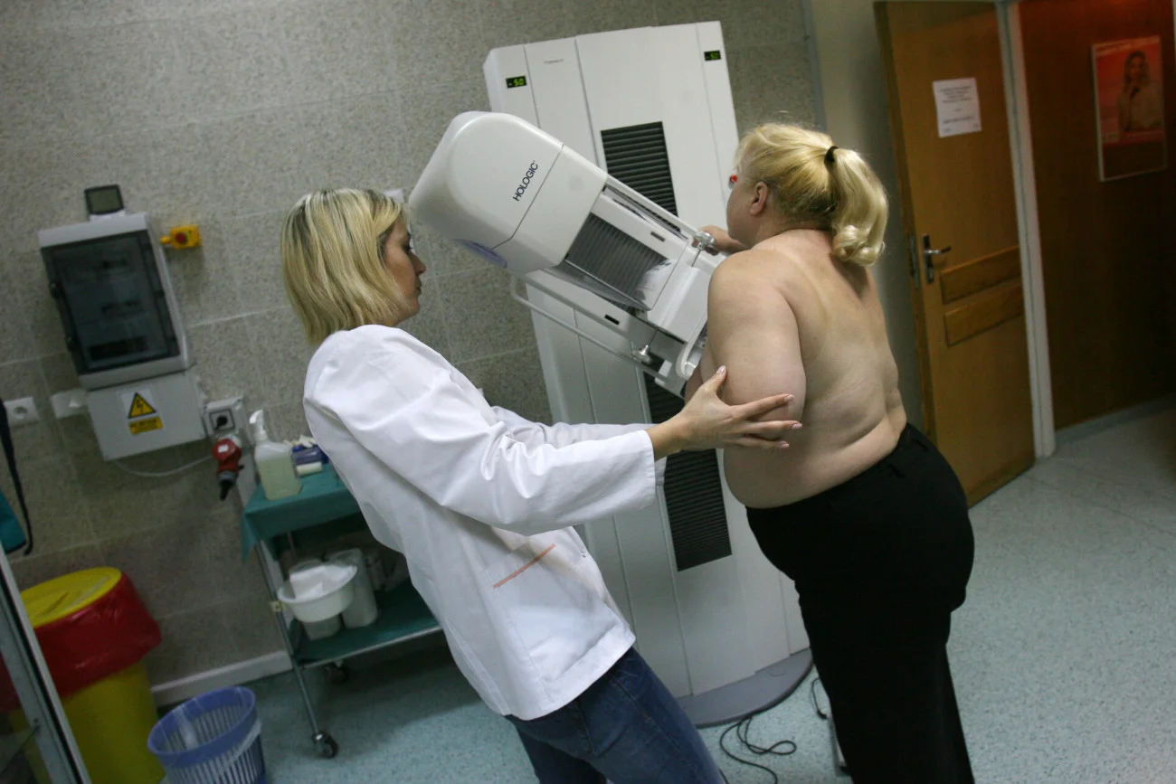 W Polsce od wielu lat kobiety mogą bezpłatne wykonać mammografię i cytologię na NFZ.