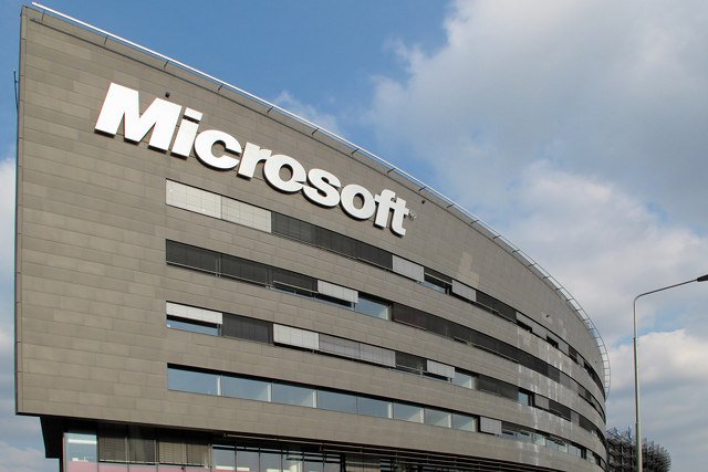 [url=http://shutr.bz/17h6Ja1]Firma Microsoft potrafi hojnie wynagradzać osoby, które poinformowały ją o lukach w systemie Windows 8. James Forshaw otrzymał 100 tysięcy dolarów[/url]