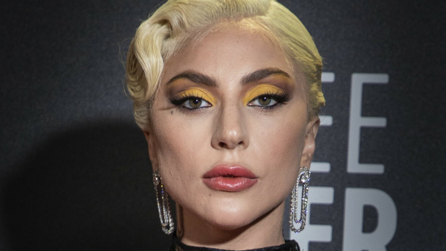 Lady Gaga w piosence "Hold My Hand" do filmu "Top Gun: Maverick".