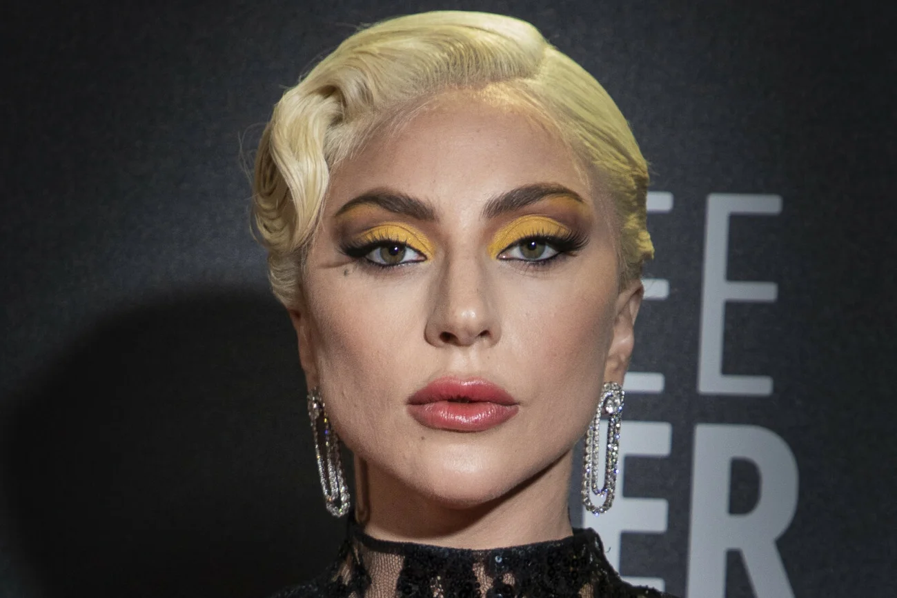 Lady Gaga w piosence "Hold My Hand" do filmu "Top Gun: Maverick".