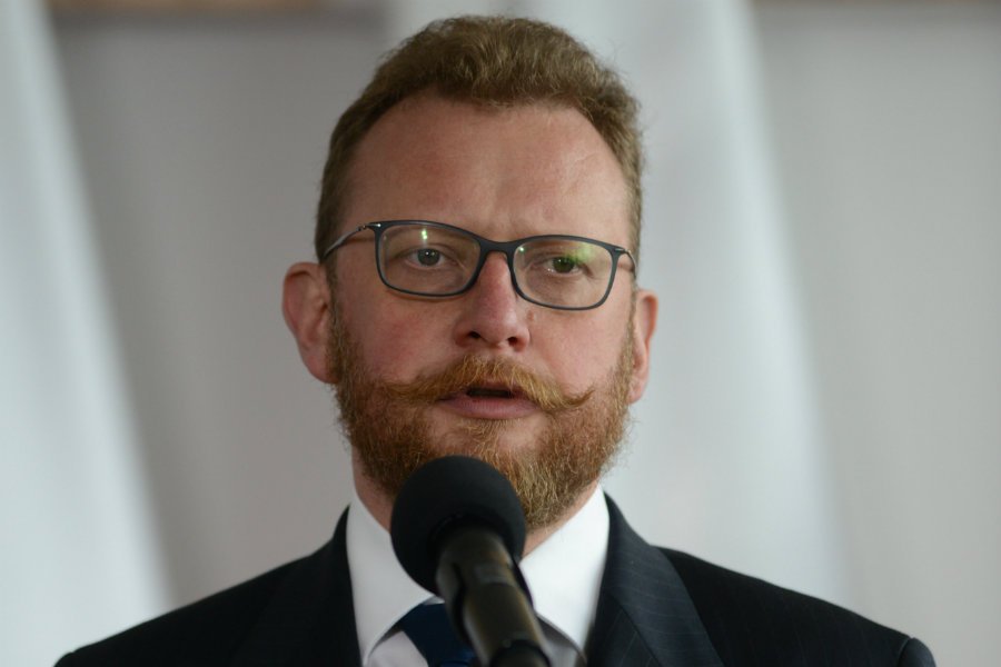 Łukasz Szumowski zaapelował do wiernych w Polsce o korzystanie z mszy świętych w radiu i telewizji.