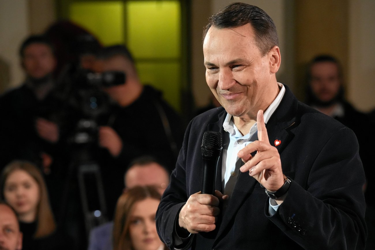 Sikorski wbił szpilę Nawrockiemu. "Pańscy ludzie donosili"