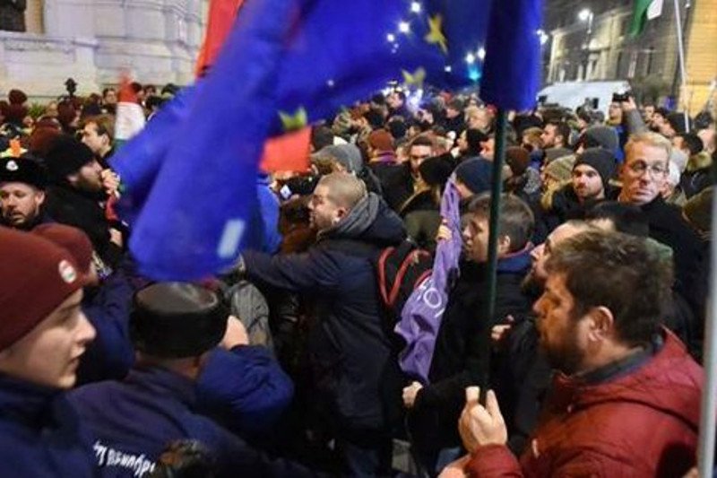Węgrzy już czwarty raz w ciągu ostatniego tygodnia wyszli zaprotestować na ulicach przeciwko polityce Victora Orbana.