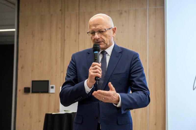 Niewybredny wpis dotyczący Krzysztofa Żuka zamieścił "współpracownik" TVP3 Lublin.