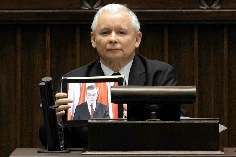 Jarosław Kaczyński i jego wystąpienie z iPadem zapisze się w historii polskiej polityki.