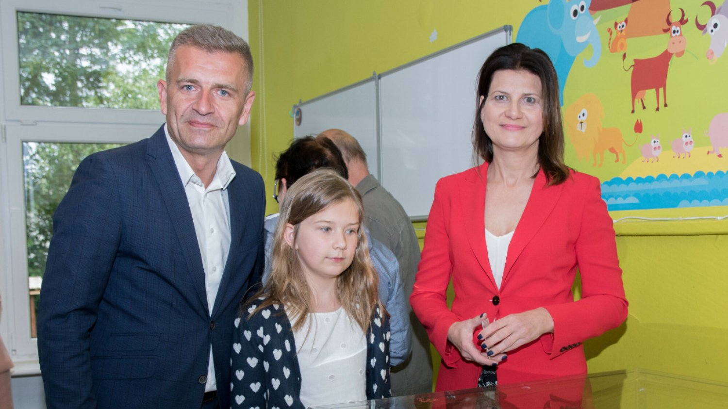 Bartosz i Elżbieta Arłukowiczowie oraz ich córka Lena.