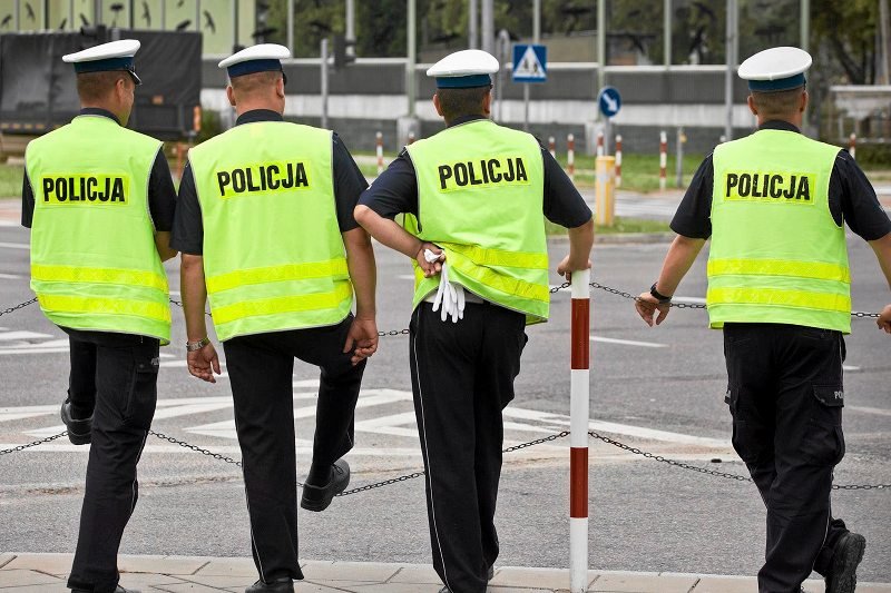 Dwaj policjanci z Zambrowa zawieszeni za korzystanie z usług seksualnych nieletnich dziewczyn