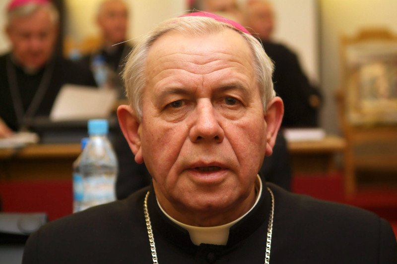 Biskup senior Stanisław Napierała miał kryć księdza pedofila w swojej diecezji