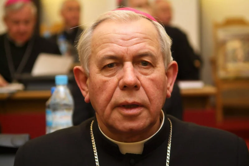 Biskup senior Stanisław Napierała miał kryć księdza pedofila w swojej diecezji