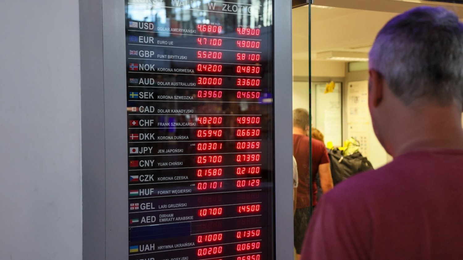 Tak wygląda nowy tydzień po szalonych decyzjach Trumpa. Po tyle są dziś dolar, frank i euro Kursy walut 14 kwietnia. Tyle kosztują dzisiaj dolar, euro i frank