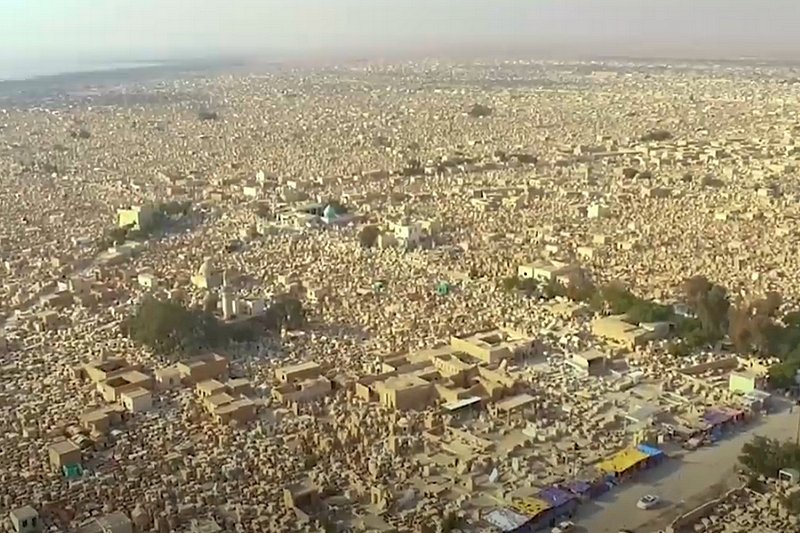 Wadi-us-Salaam to jeden z największych cmentarzy na świecie.