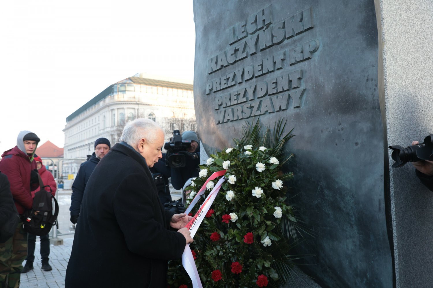 Miesięcznica smoleńska pod nowymi rządami. Widzowie TVP zauważyli zmianę