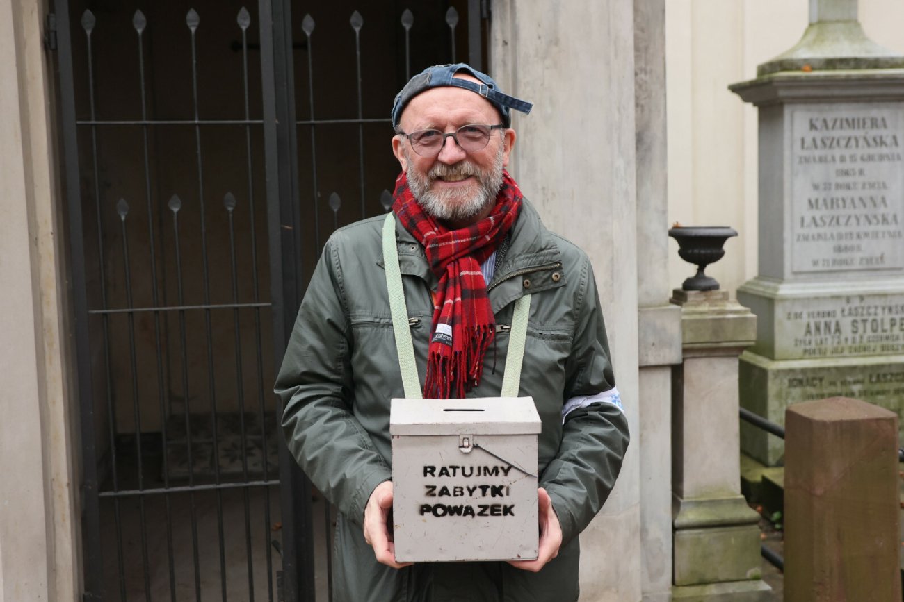Barciś kwestował na Powązkach. Gwiazdor "Miodowych lat" usłyszał przykrość