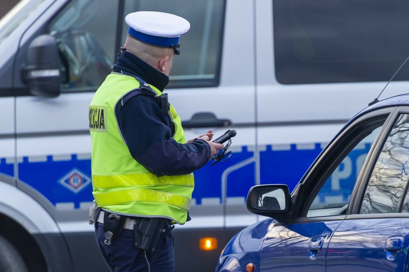 Pouczenie zamiast mandatu. Policjanci walczą o podwyżki