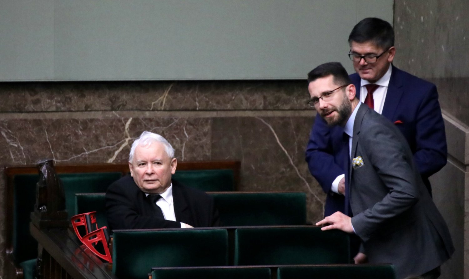 Jarosław Kaczyński trafił do szpitala. Chodzi o wcześniej planowany zabieg ortopedyczny.
