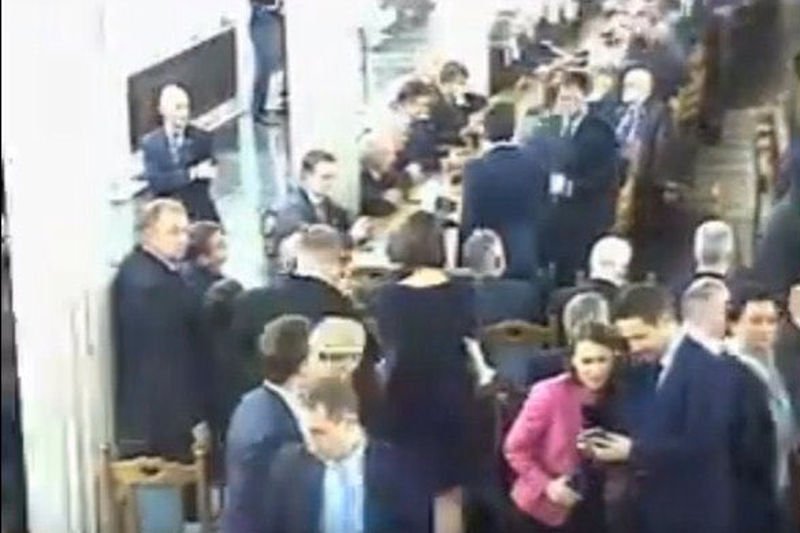 Agnieszkę Pomaskę i Rafała Trzaskowskiego na sali kolumnowej zarejestrowała jedna z kamer.