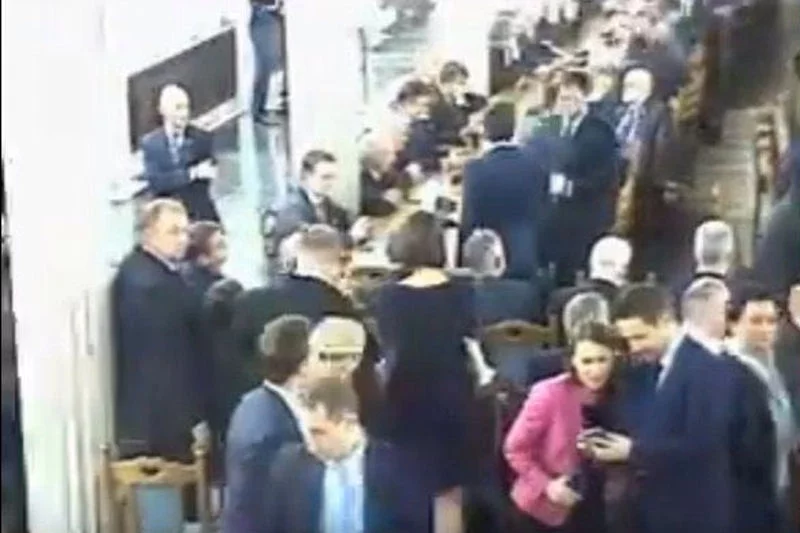 Agnieszkę Pomaskę i Rafała Trzaskowskiego na sali kolumnowej zarejestrowała jedna z kamer.