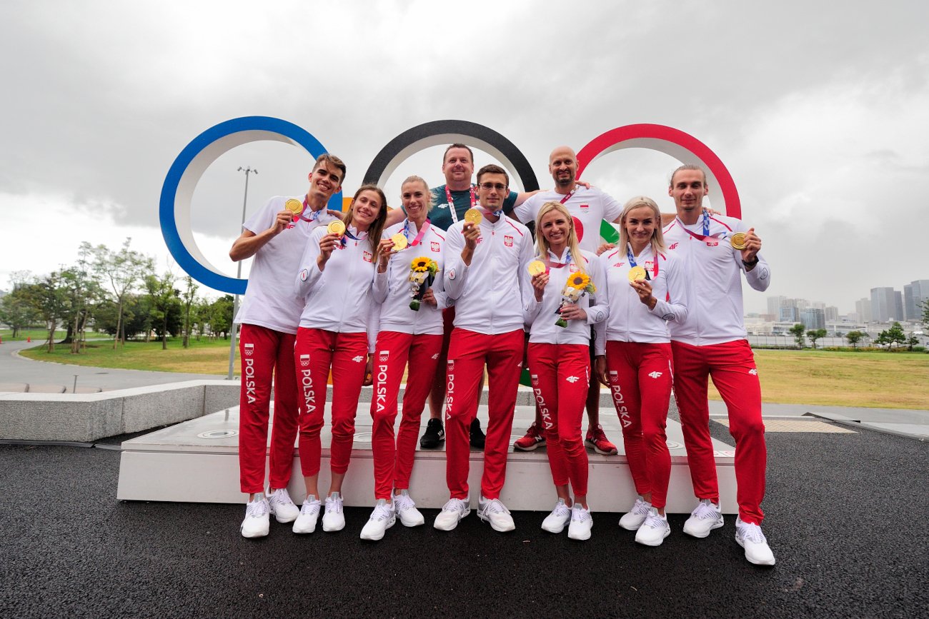Nasza złota sztafeta mieszana wyróżniona krążkami mistrzów olimpijskich - w komplecie