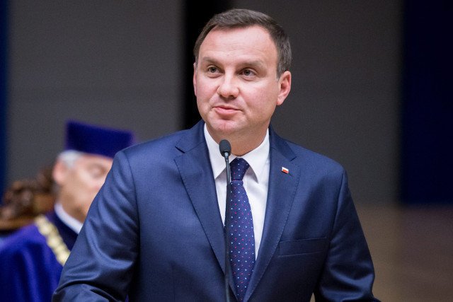 Andrzej Duda ustawy o wieku emerytalnym i podniesieniu kwoty wolnej od podatku obiecywał jeszcze w czasie kampanii wyborczej.
